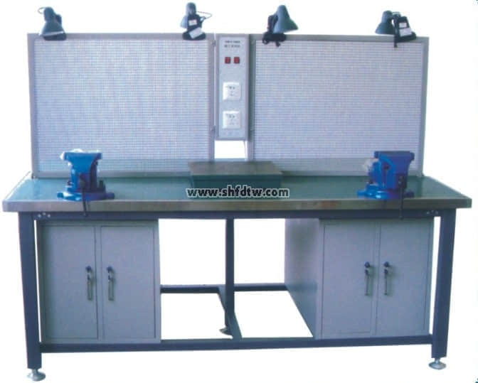 天津化學工業(yè)學校（原天津工貿學校）-多功能鉗工實訓實驗室設備、升降式多功能制圖繪圖桌