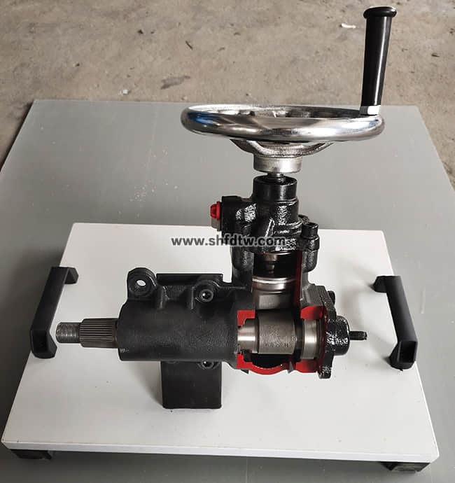 山東煙臺大學-循環(huán)球式動力轉(zhuǎn)向器解剖模型、汽車照明/信號/儀表/雨刮系統(tǒng)示教板、無級變速器解剖臺架、汽車點火系統(tǒng)示教板（三合一）、發(fā)動機冷卻系統(tǒng)示教板、發(fā)動機潤