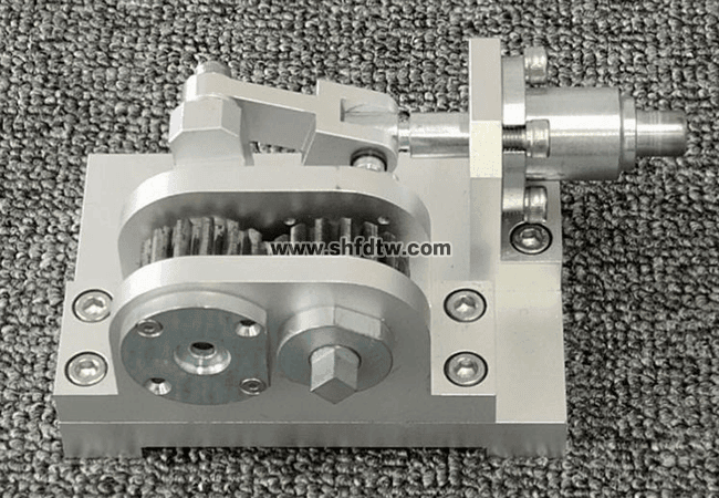 齒輪傳動(dòng)式偏心滑塊機(jī)構(gòu)