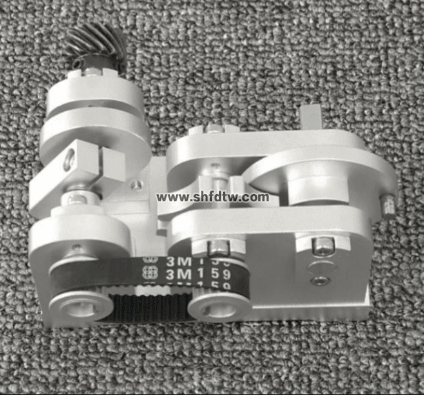 皮帶輪帶動(dòng)槽輪機(jī)構(gòu)