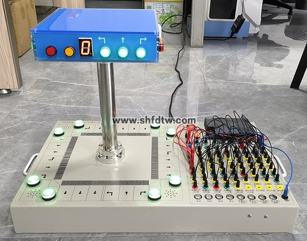 十字路口交通燈實(shí)訓(xùn)系統(tǒng)交通燈實(shí)訓(xùn)模型