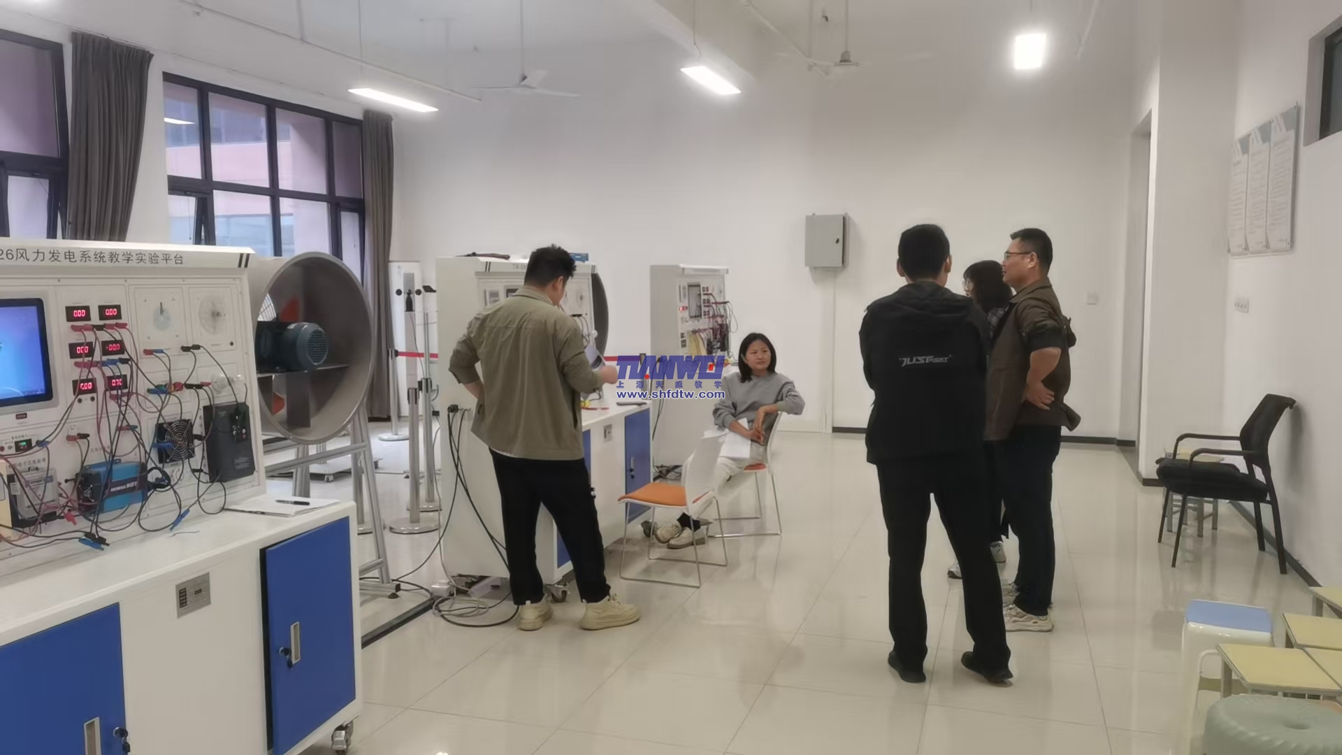鄭州城建職業(yè)學(xué)院TW-SNY26風(fēng)力發(fā)電系統(tǒng)教學(xué)實(shí)驗(yàn)平臺(tái)